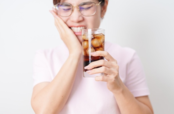How Endodontists Repair Cracked Teeth